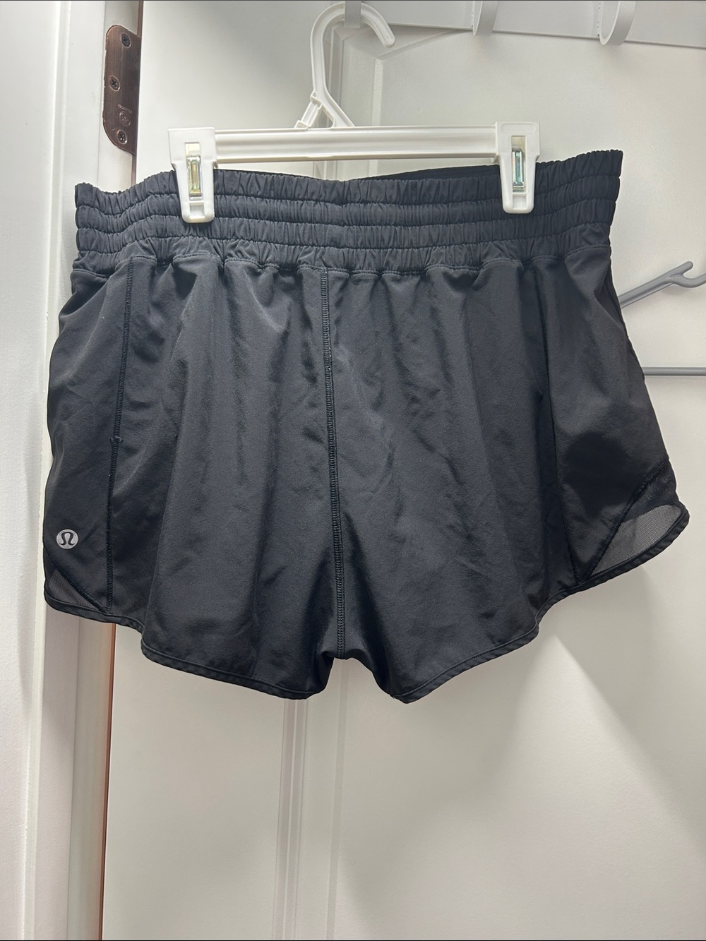 Lululemon Hotty hot high-rise lined shorts 2.5” - Picture 2 of 3